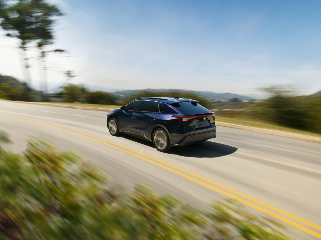 Ofertas de locação Toyota bZ 2026 disponíveis para novembro e vale a pena dar uma olhada