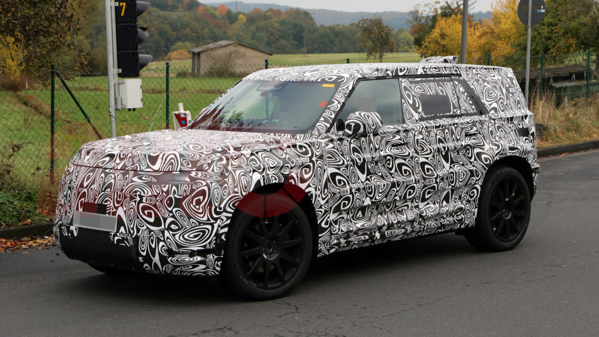 O Baby Defender da Land Rover parece muito melhor que um BMW iX, mesmo camuflado