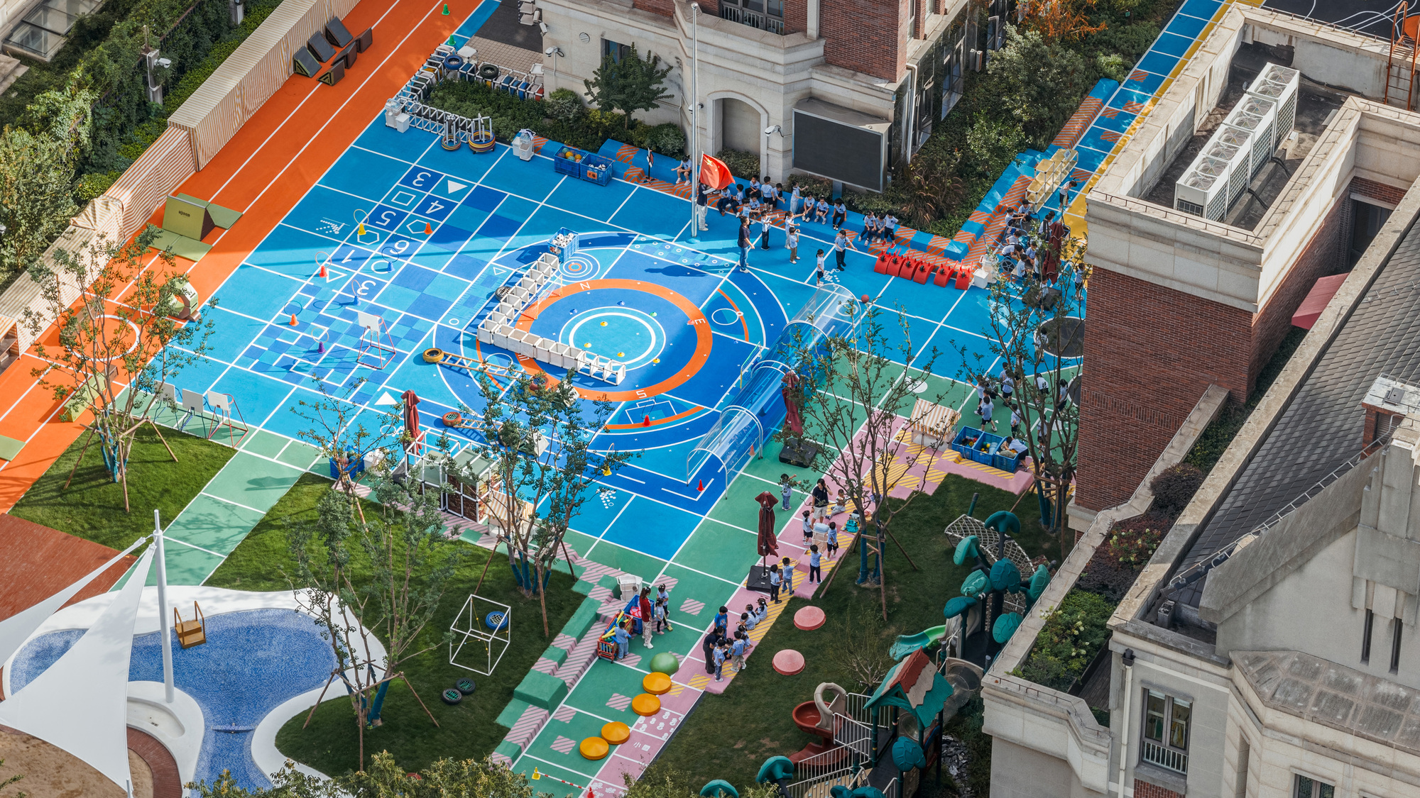 Jardim de infância de xadrez voador / design VIASCAPE