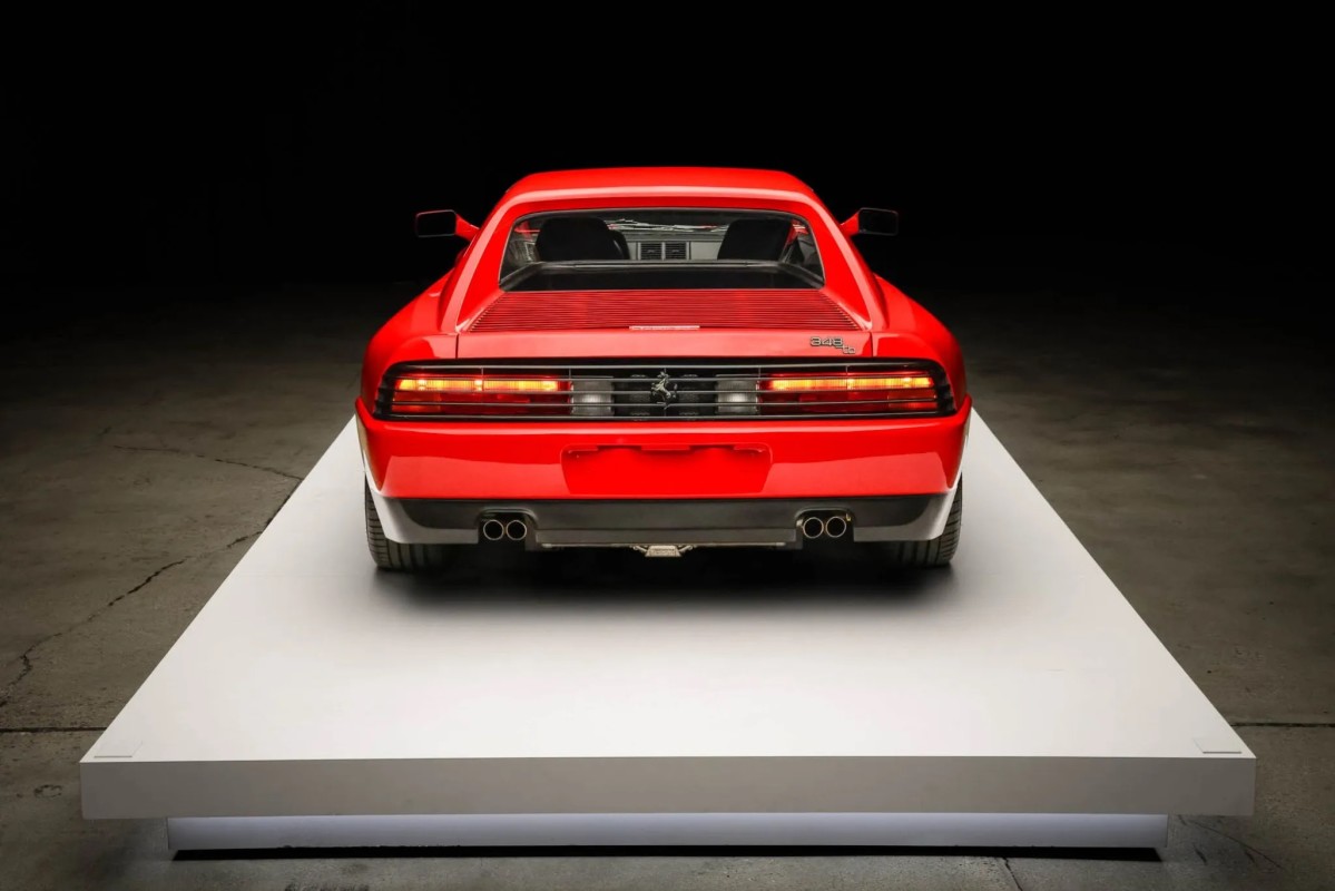 Imaculada Ferrari 348 TB 1993 à venda com pouco mais de 500 milhas