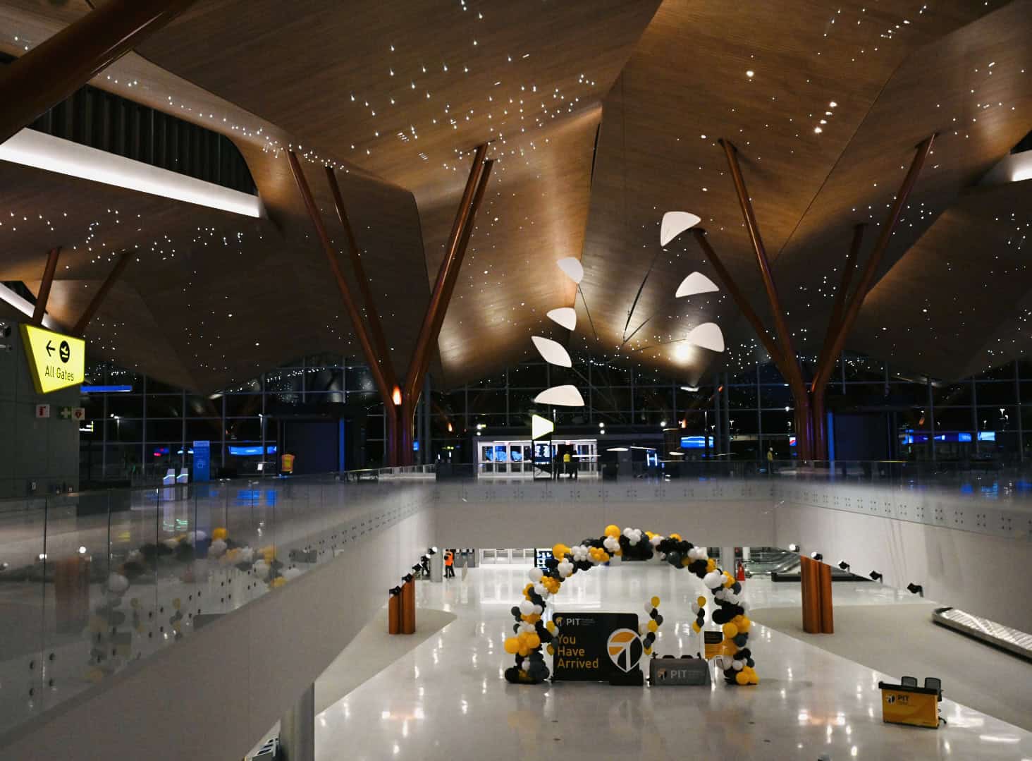 Aeroporto de Pittsburgh inaugura novo terminal reluzente de US$ 1,7 bilhão que rompe com seu passado USAir