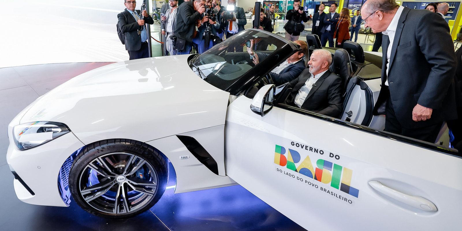 Lula celebra retirada de tarifas pelos EUA e diz que sinaliza respeito