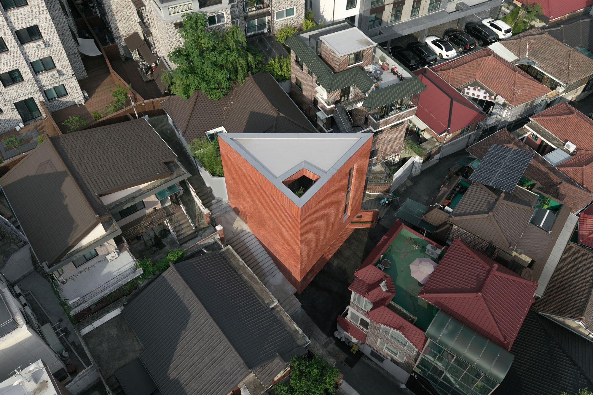 Edifício em Camadas / Atelier ITCH