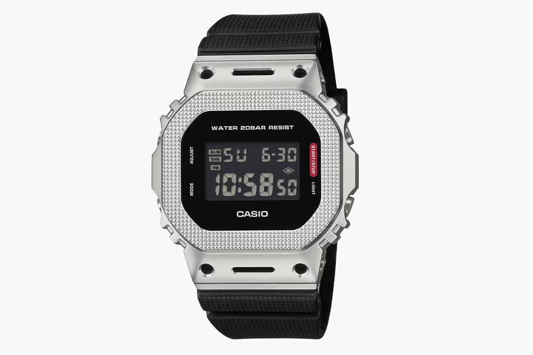 O mais recente 5600 do G-SHOCK parece ter sido forjado em uma oficina mecânica