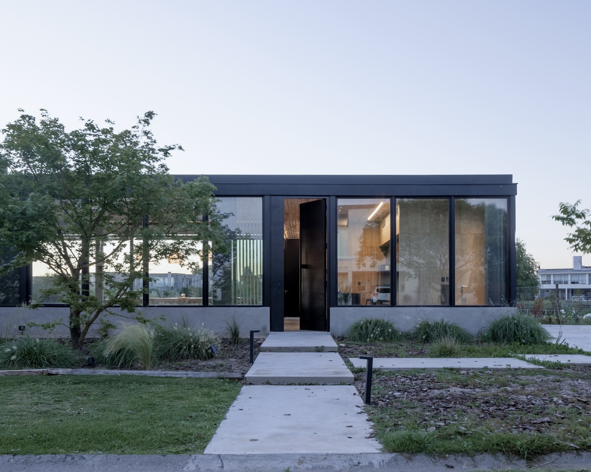 Mangueira em Escobar / Pedro Ignacio Ignacio Yáñez + Guayra