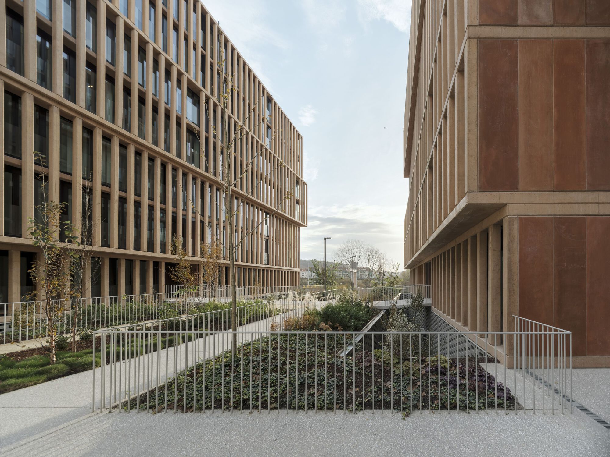 Complexo de Espaços Residenciais Cornes / Carbajo Barrios Arquitectos