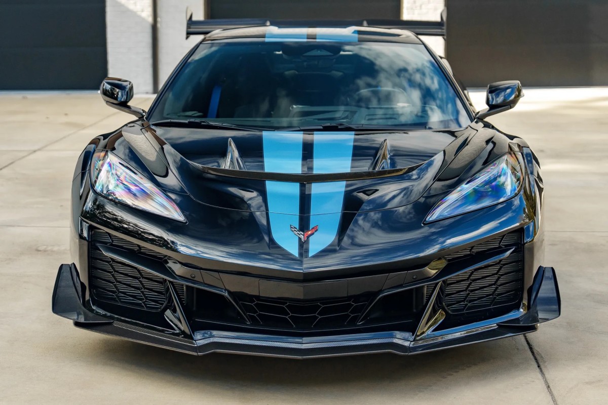 Alguém acabou de ganhar US$ 70 mil lançando um Corvette ZR1 2026 com 5 milhas