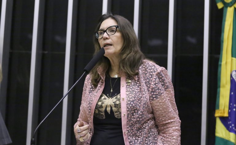 Comissão aprova projeto que permite trocar candidato a vice ou a suplente até a véspera da eleição – Notícias