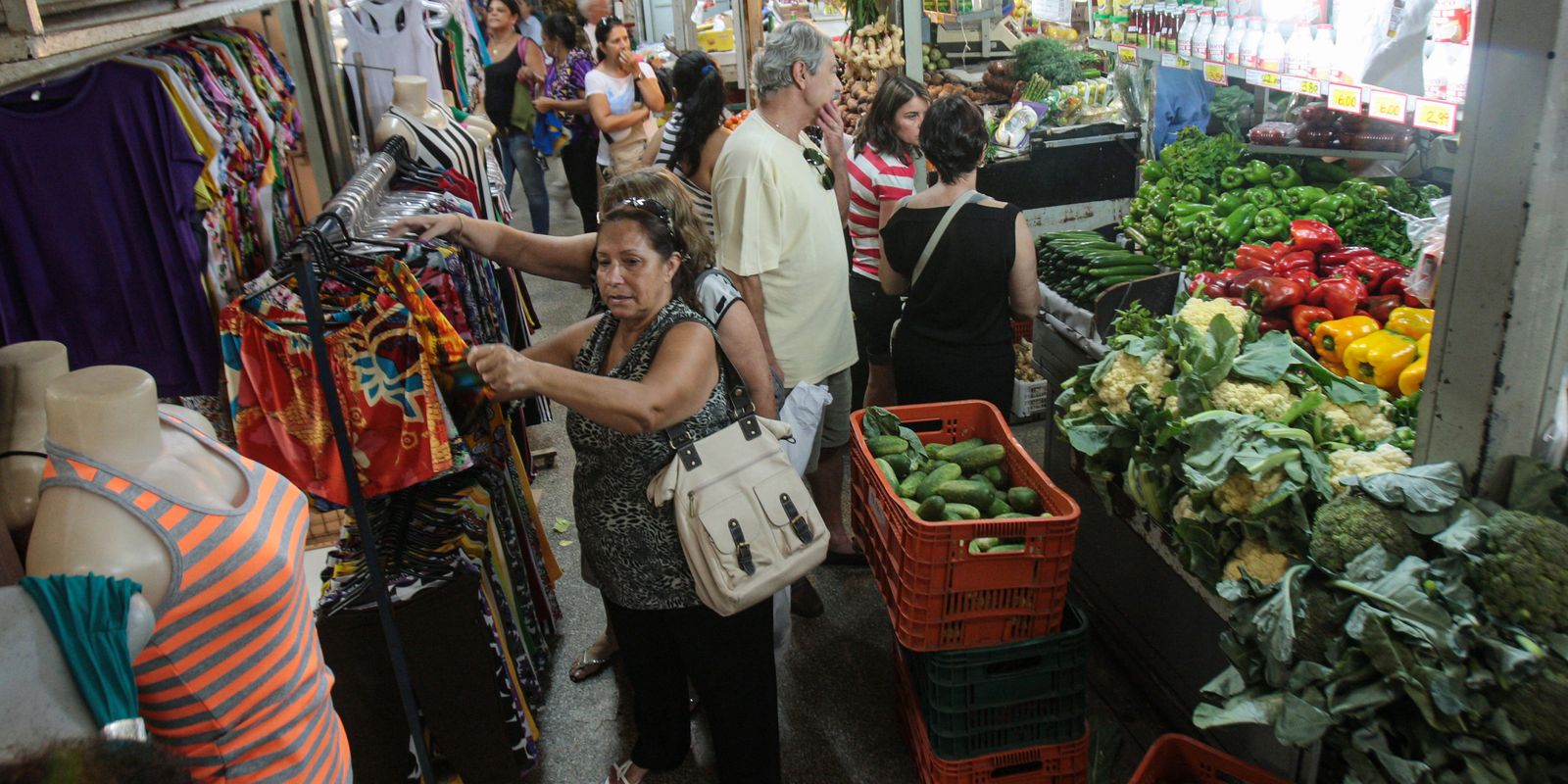 INPC recua para 0,03% em outubro e acumula 4,49% em 12 meses