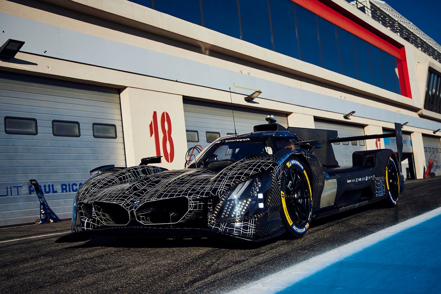 Novo visual para 2026 BMW M Hybrid V8