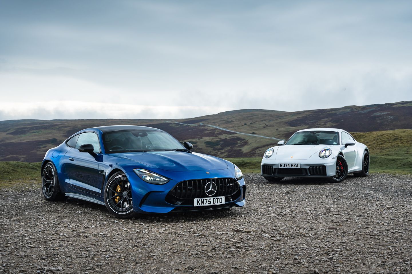 2025 911 Carrera GTS T-Hybrid vs.