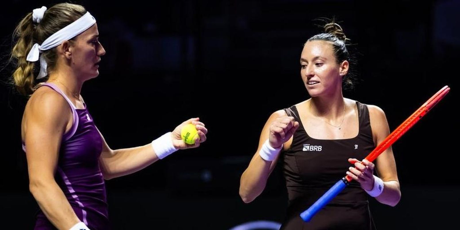 Stefani e Babos perdem na decisão e ficam com o vice no WTA Finals