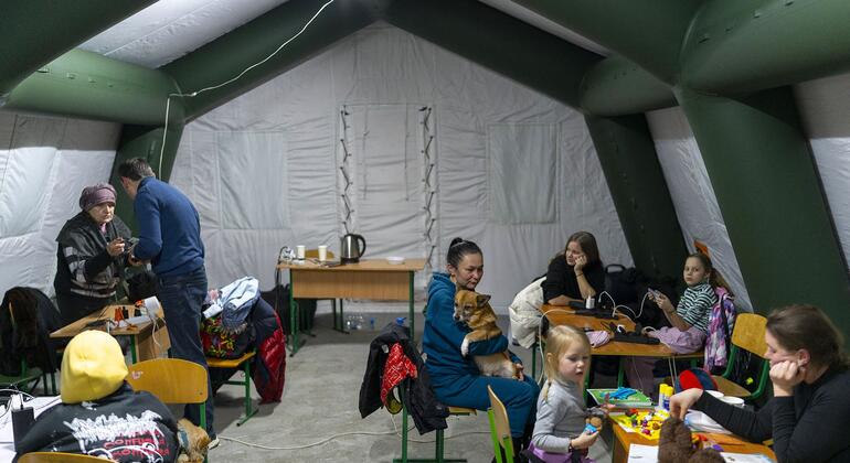 Ucrânia: famílias sofrem falhas de energia e frio extremo após novos ataques