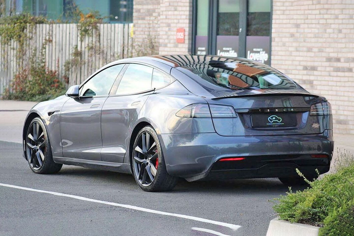 Xadrez Tesla Modelo S | Identificado