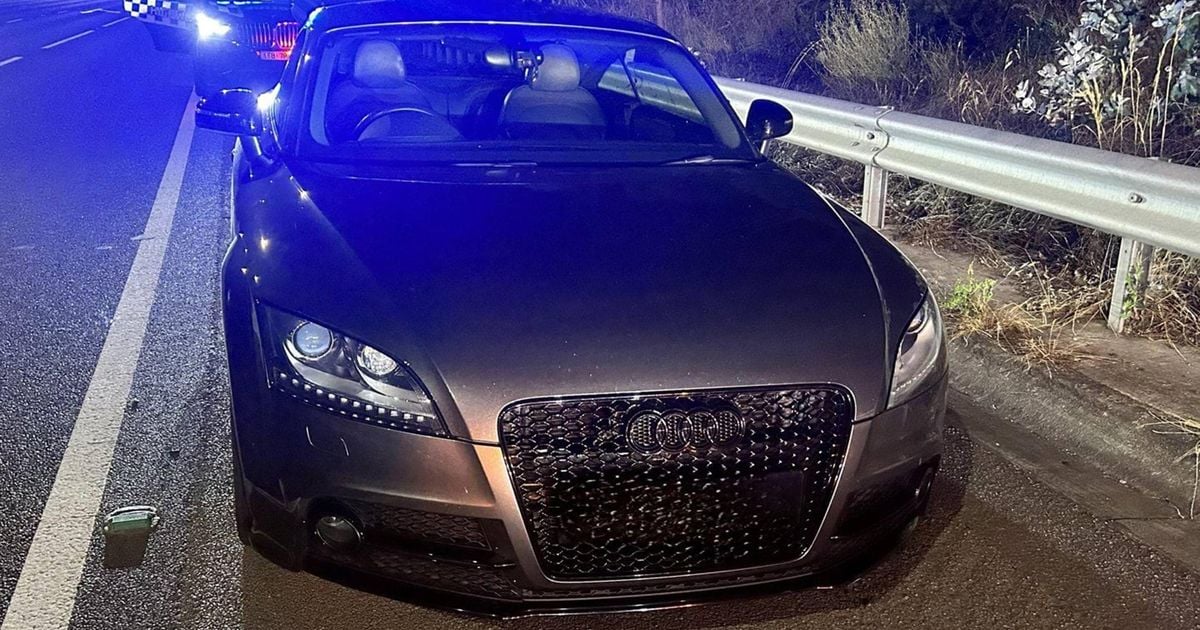 Motorista aprendiz de Audi TT é pego após explosão de 226 km/h com supervisor desqualificado