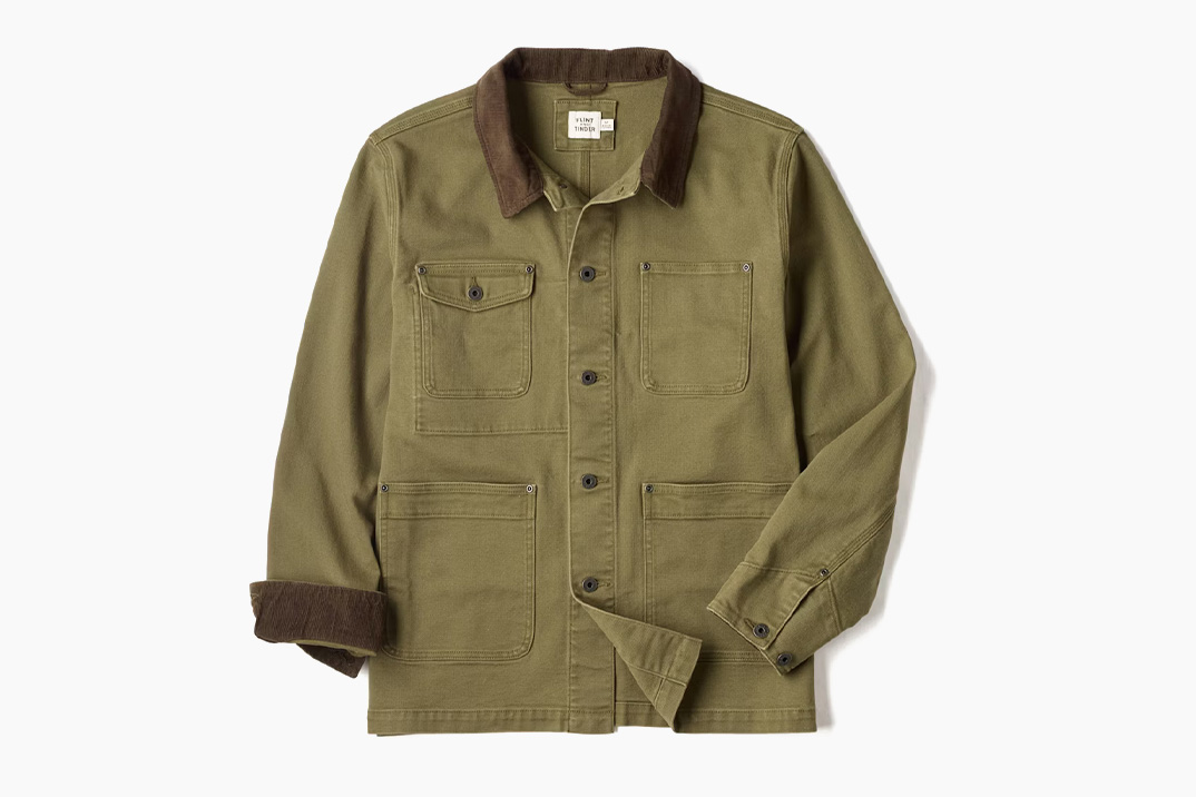 Flint e Tinder deixam cair uma jaqueta de lona que parece ter saído do armário do seu avô