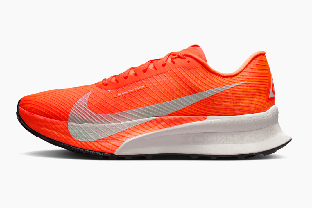 O ACG Ultrafly Trail Runner revestido de carbono da Nike finalmente é lançado em laranja Hyper Crimson