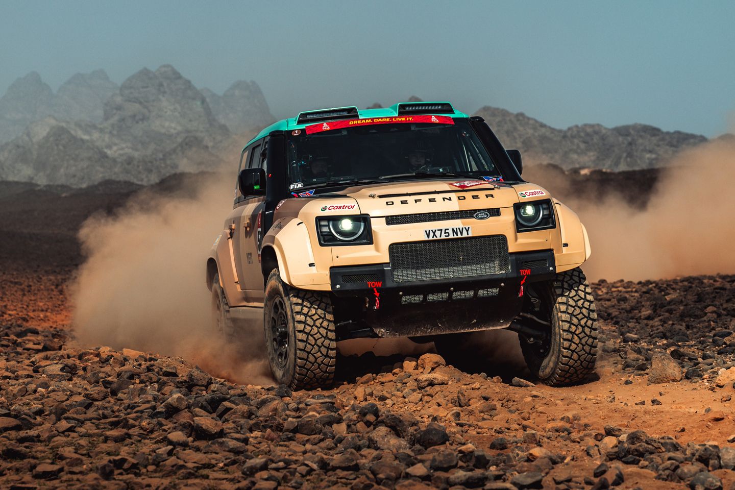 Land Rover pondera produção do Defender D7X-R