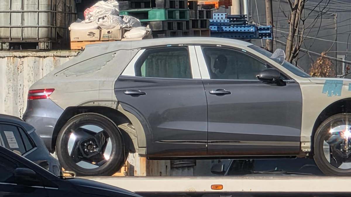 Genesis está testando algo novo e está disfarçado de GV70