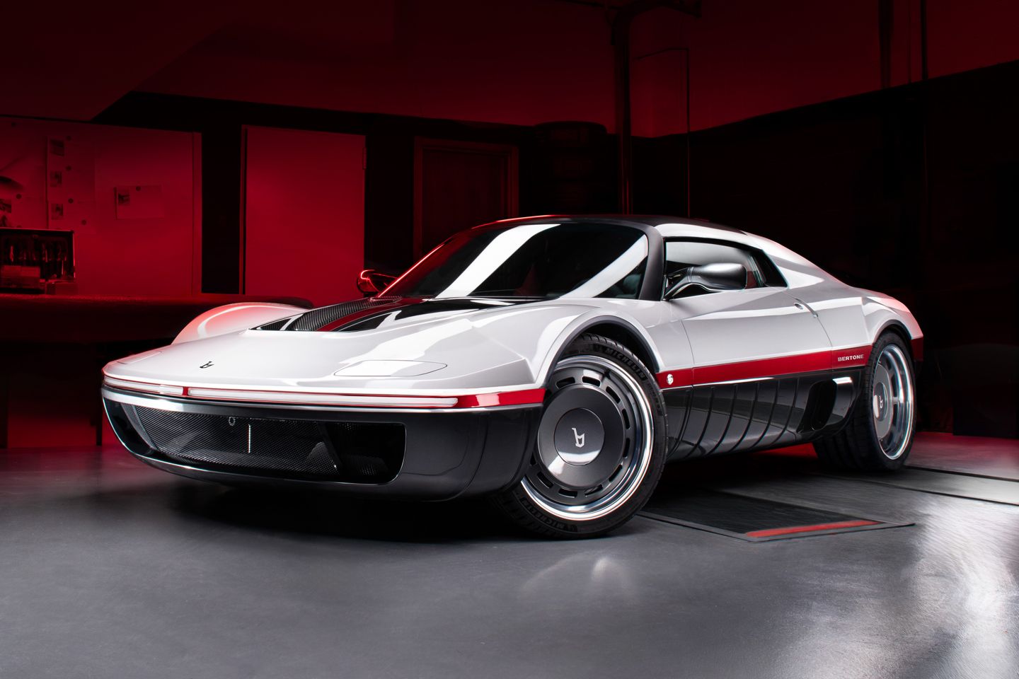 Bertone Runabout de 475 cv revelado na íntegra