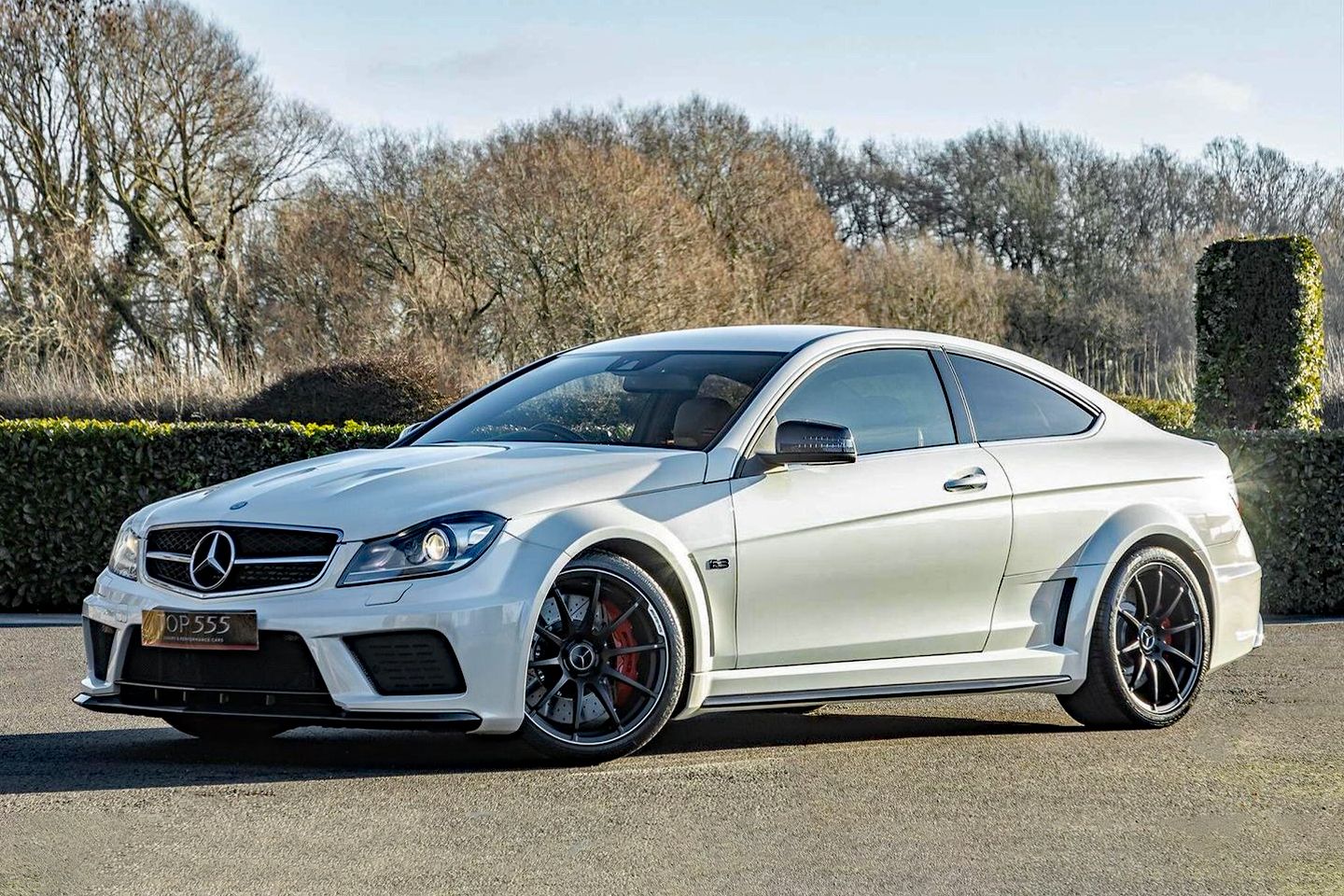 Mercedes C63 AMG Série Preta | Identificado