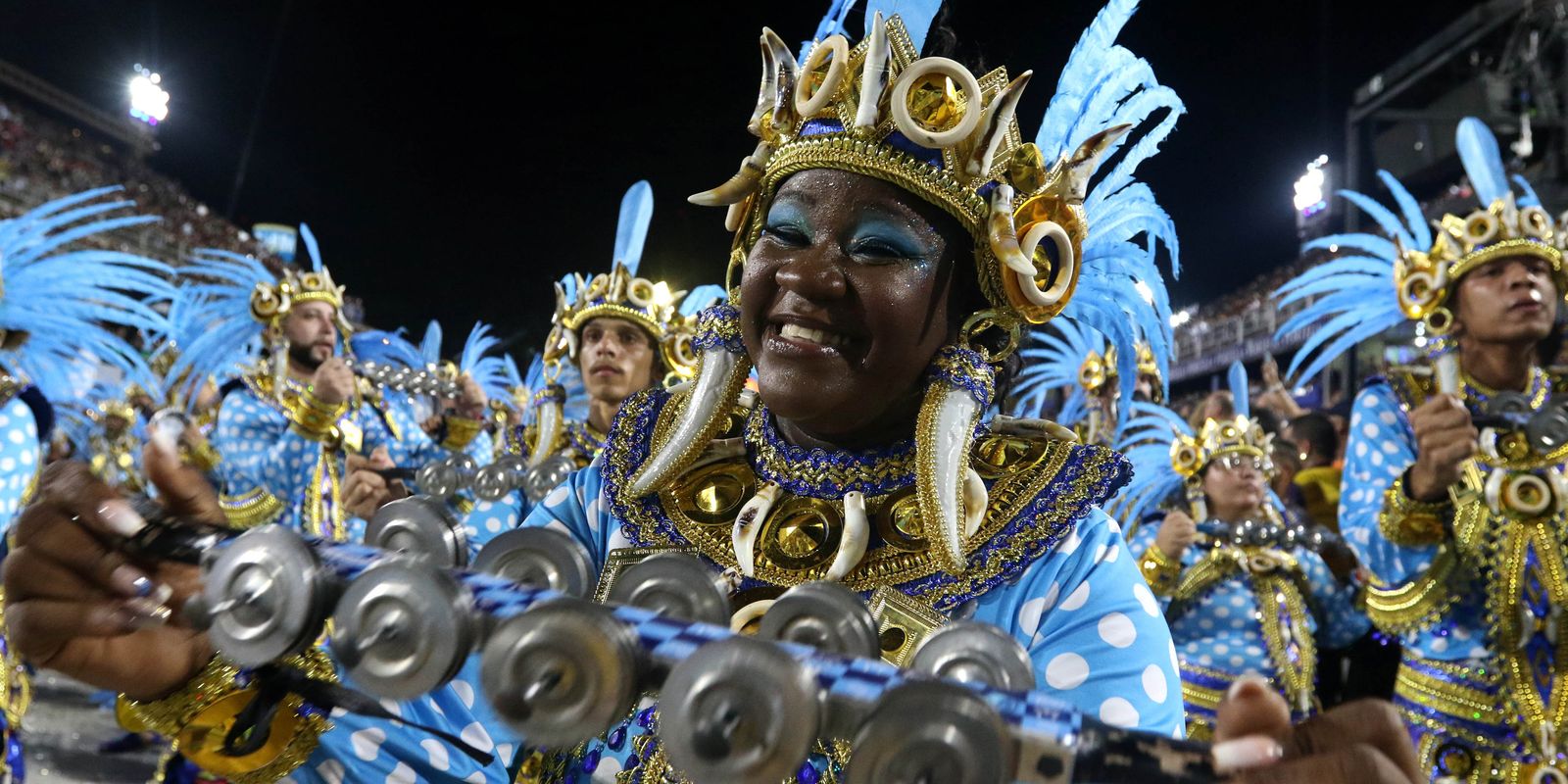 Governo repassa R$ 12 mi para escolas de samba do Rio