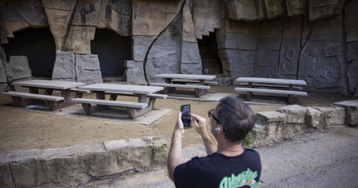 Um jogo assustador e envolvente está acontecendo no antigo Griffith Park Zoo