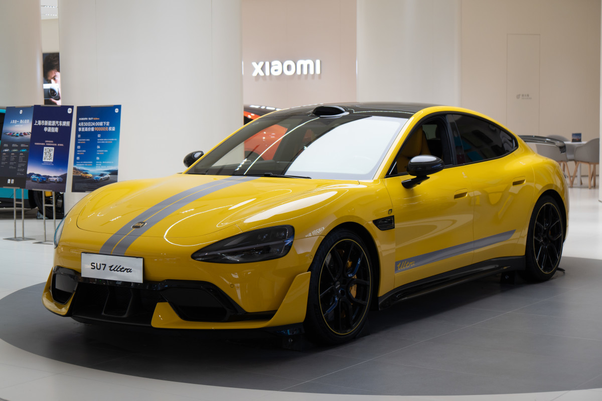 Assista a um EV chinês vencer a Ferrari quando as condições não são perfeitas