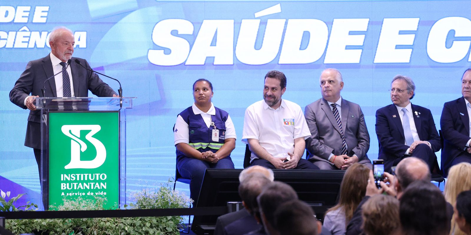 Equipes do SUS começam a receber vacina do Butantan contra a dengue