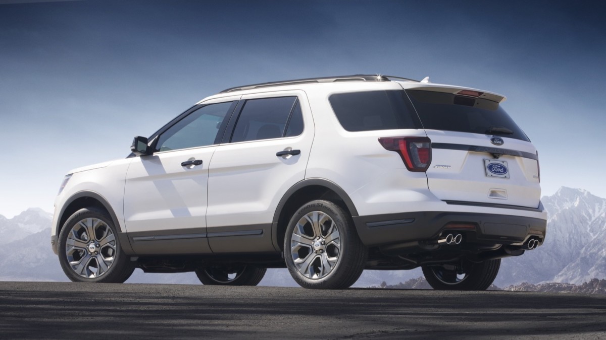 Ford faz recall de 412.774 SUVs Explorer novamente devido ao risco de fratura na suspensão traseira