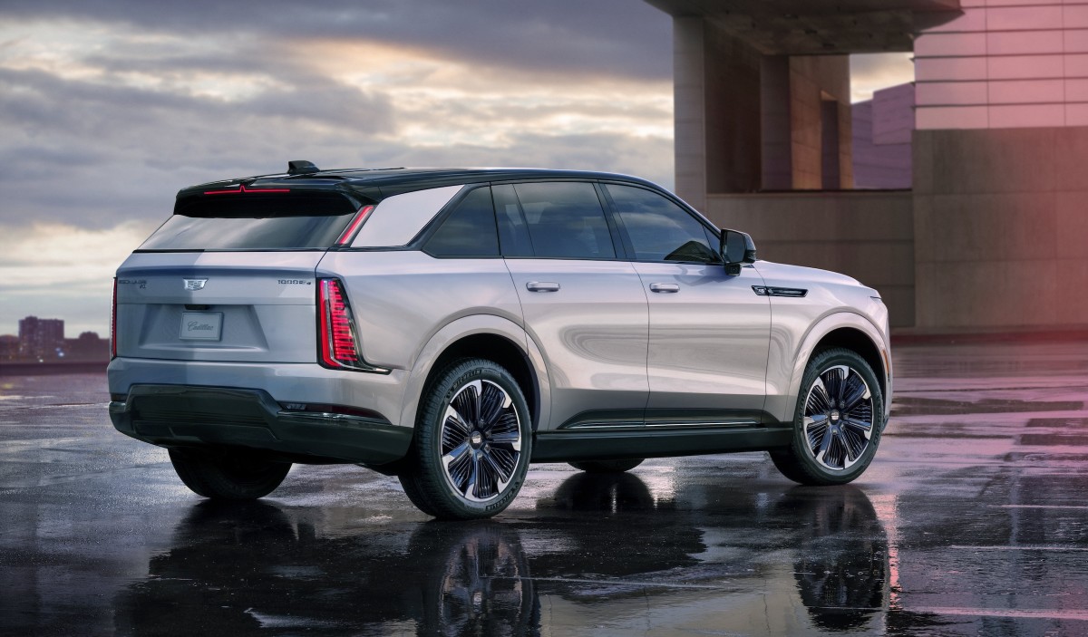 Por que os produtores musicais estão finalizando faixas dentro de Cadillacs