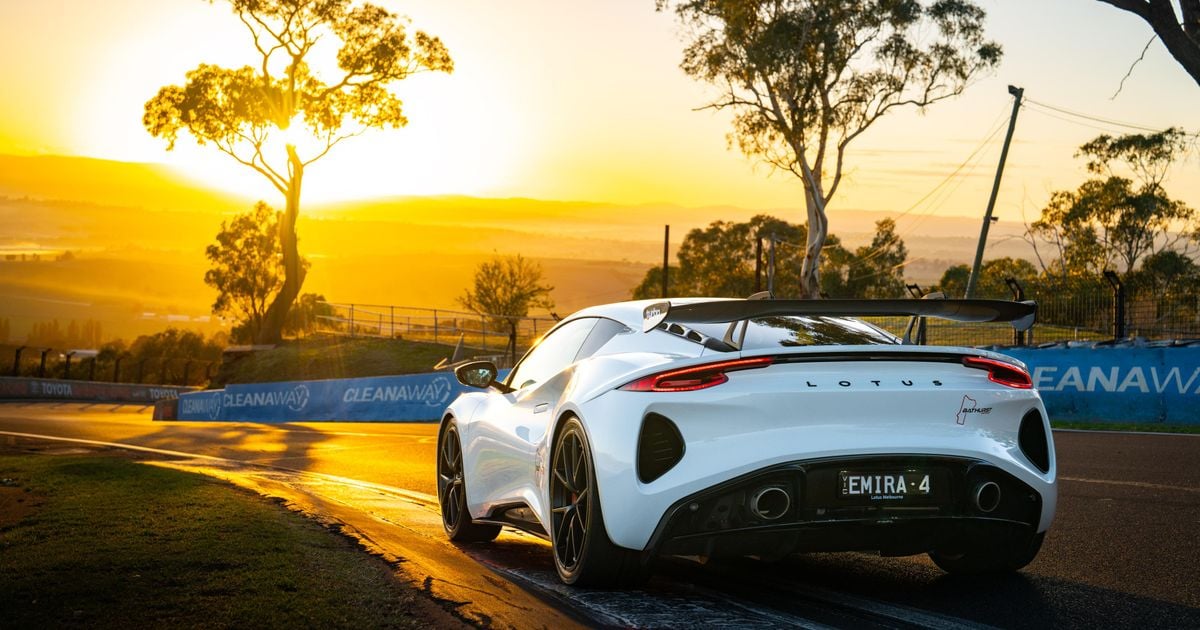 2026 Lotus Emira Turbo Bathurst Edition revelado com grandes aumentos de potência e preço