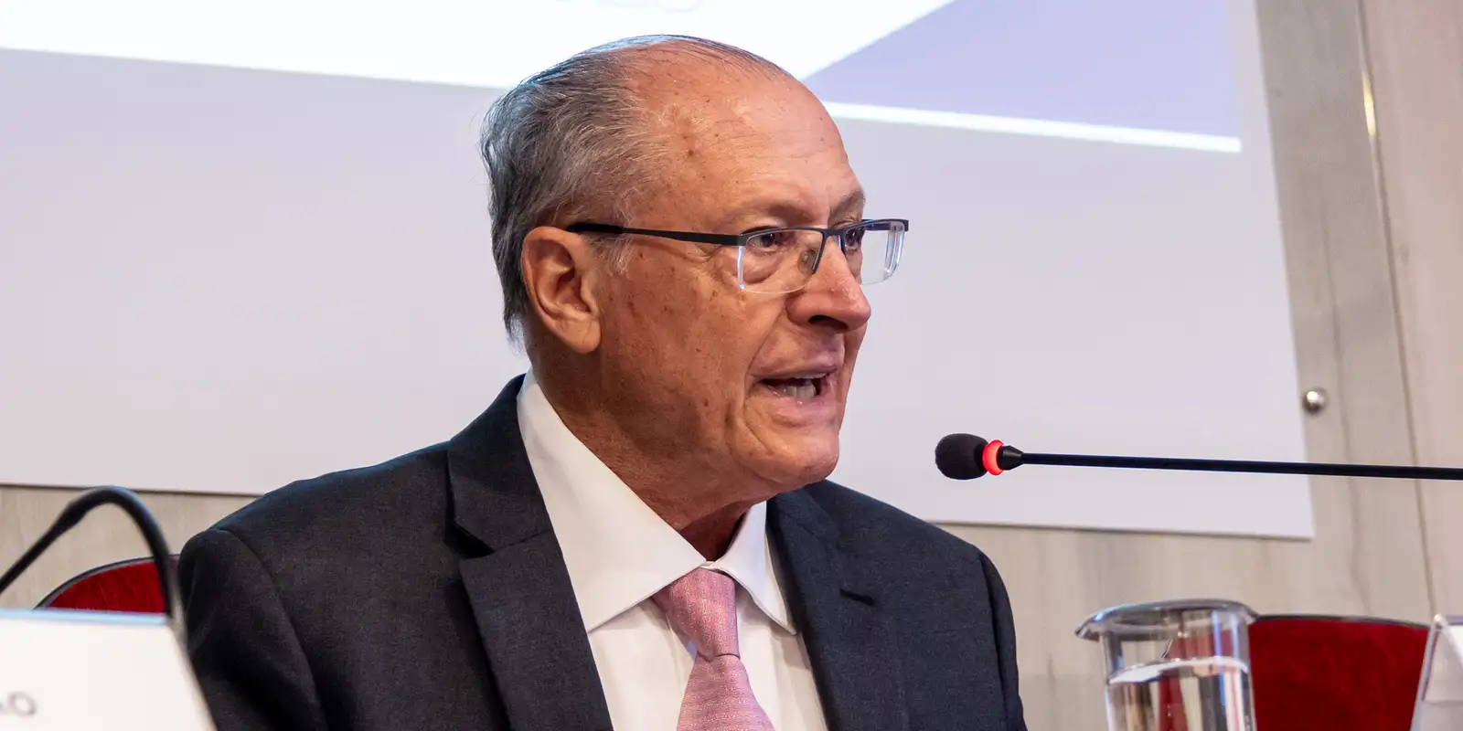 Alckmin: Brasil não perde competitividade com tarifa de 10% dos EUA
