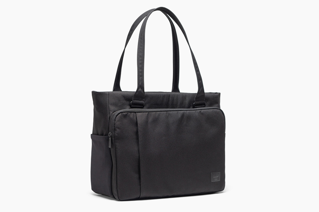 A sacola Kaslo da Herschel resolve todos os problemas irritantes do aeroporto com um design engenhoso