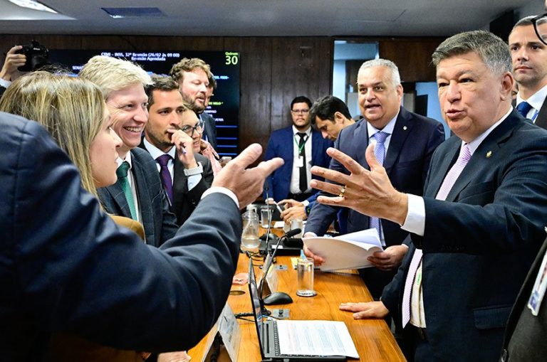 Sob protestos, CPMI aprova quebra de sigilos de filho do presidente Lula – Notícias