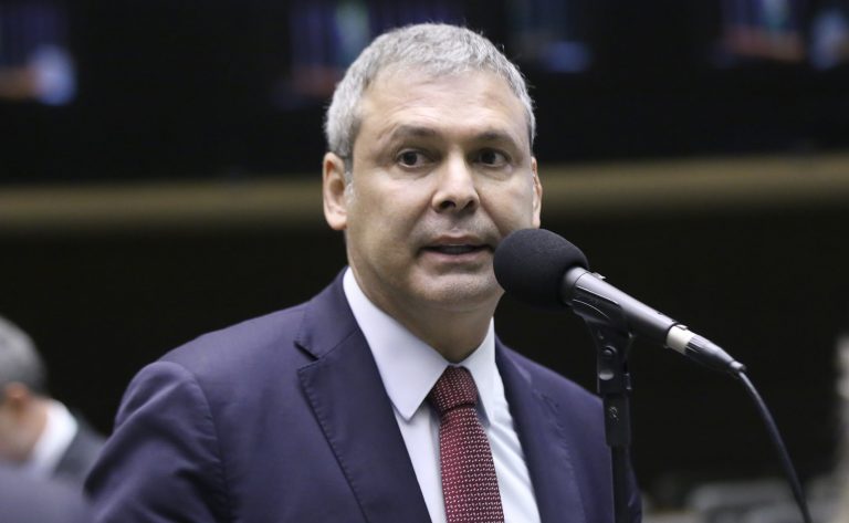 Líder diz que governo vai encaminhar ao Congresso com urgência projeto que acaba com a escala 6×1 – Notícias