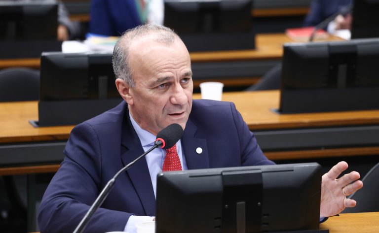 Projeto proíbe menores de 18 anos de serem sócios de empresas – Notícias