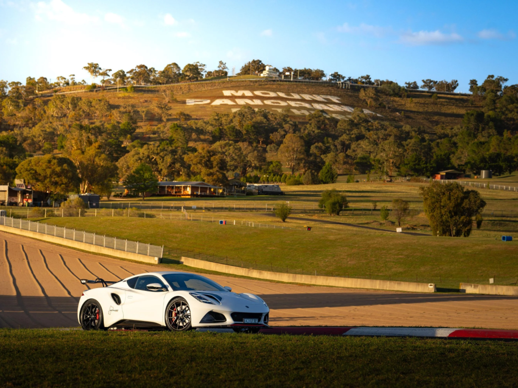 Lotus Emira Bathurst Edition oferece 500 HP, limitado a 15 unidades