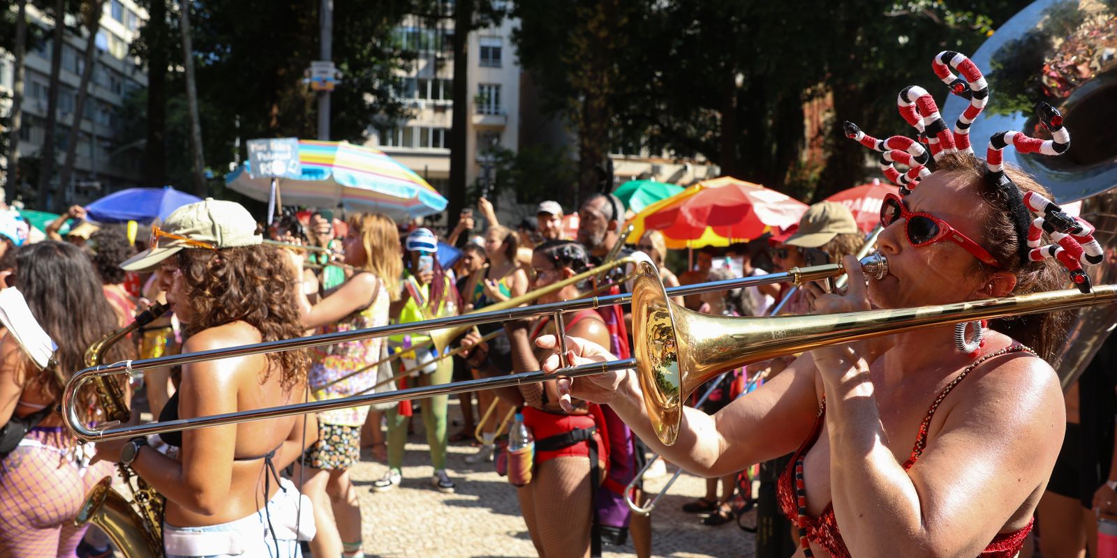 Blocos mantêm folia na Quarta-feira de Cinzas no Rio