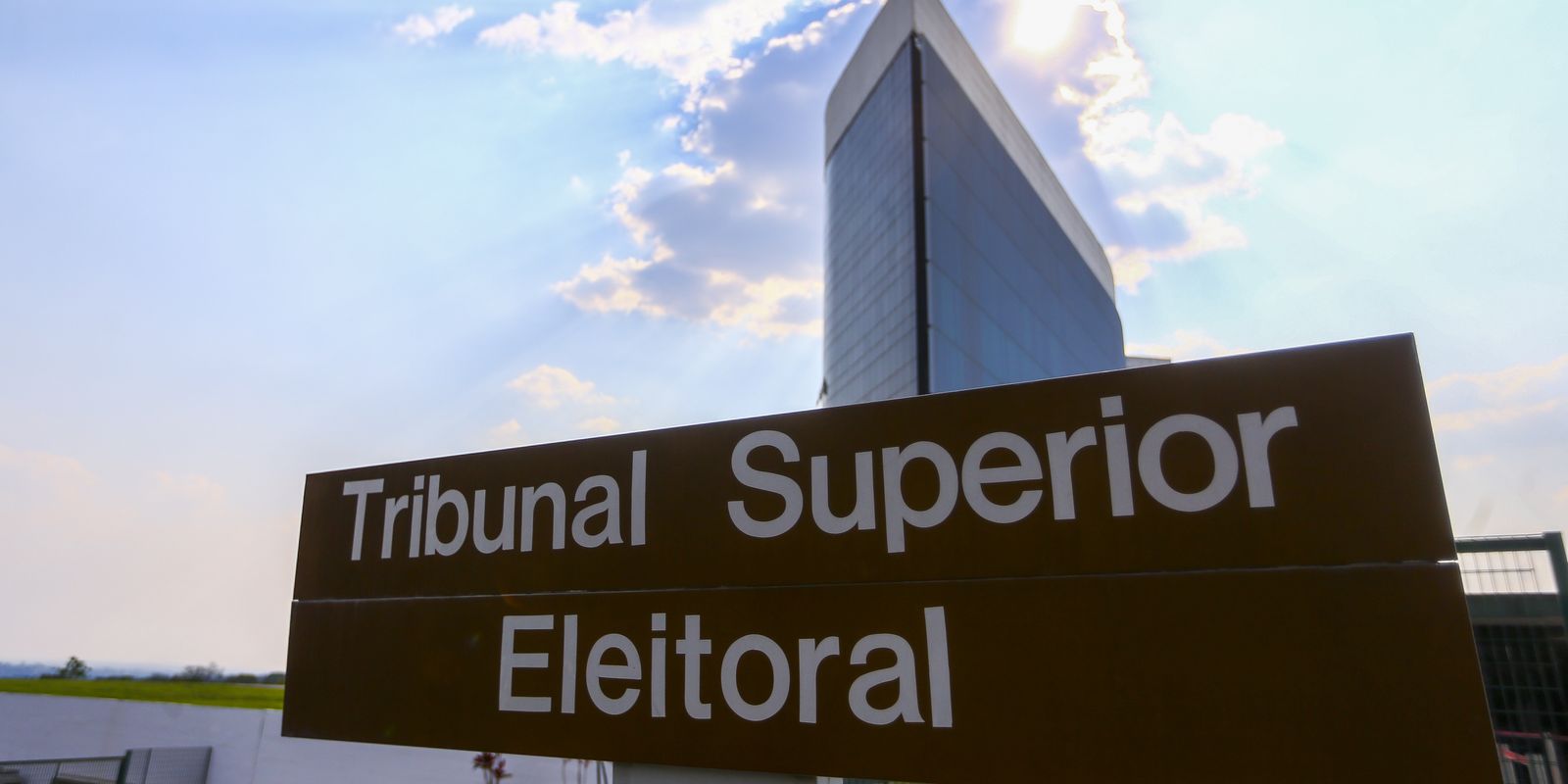 TSE aprova restrições para uso de IA nas eleições de outubro