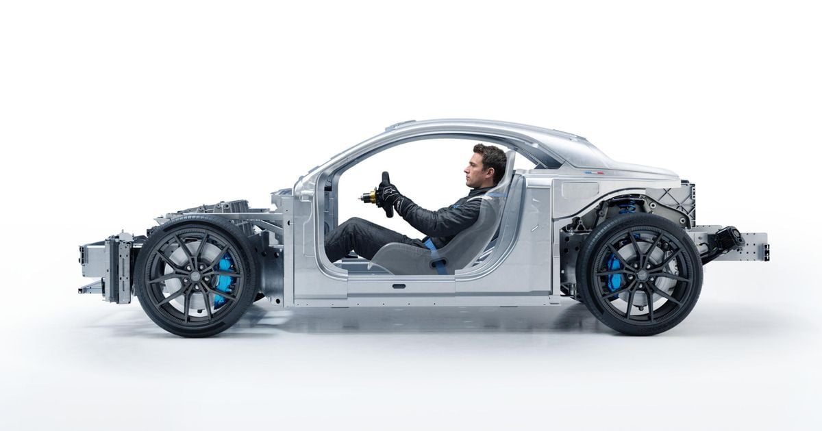 Alpine A110 EV pode ganhar variante a gasolina, marca vende SUVs maiores