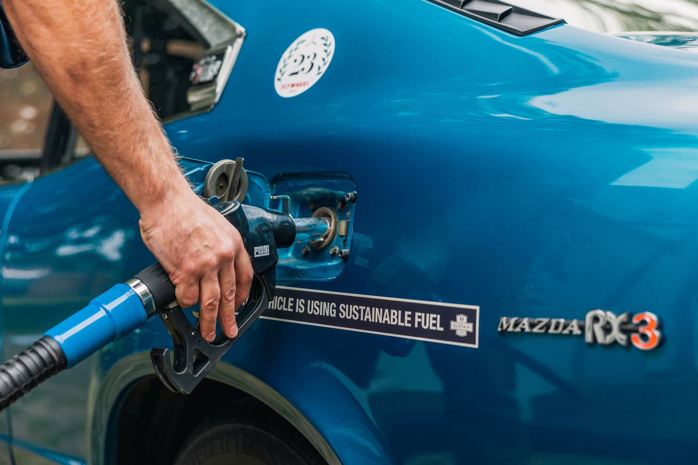 Como é dirigir um carro com combustível sustentável?