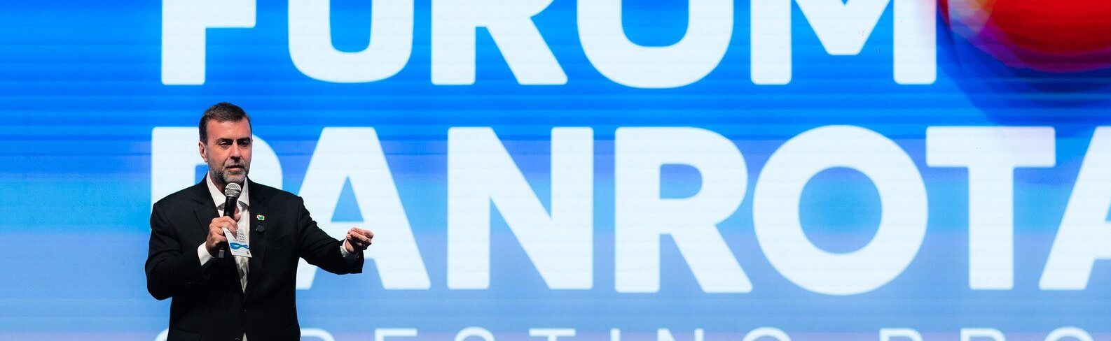 Embratur destaca avanços do turismo internacional durante Fórum Panrotas 2026