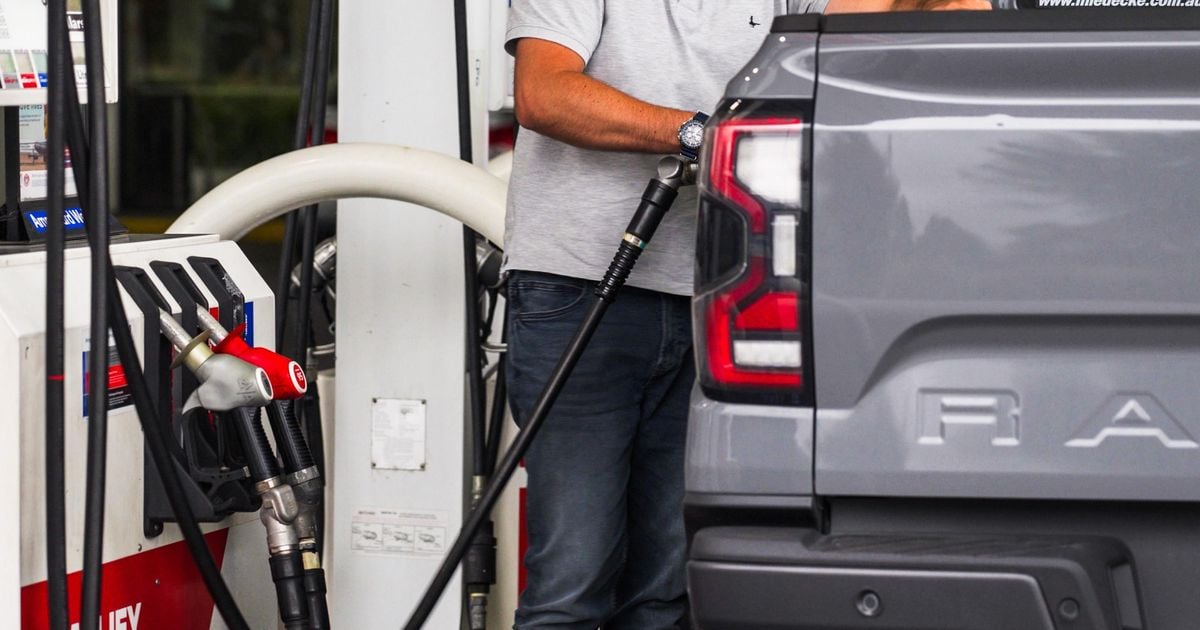 Preços da gasolina caem à medida que o diesel sobe apesar do corte nos impostos especiais de consumo