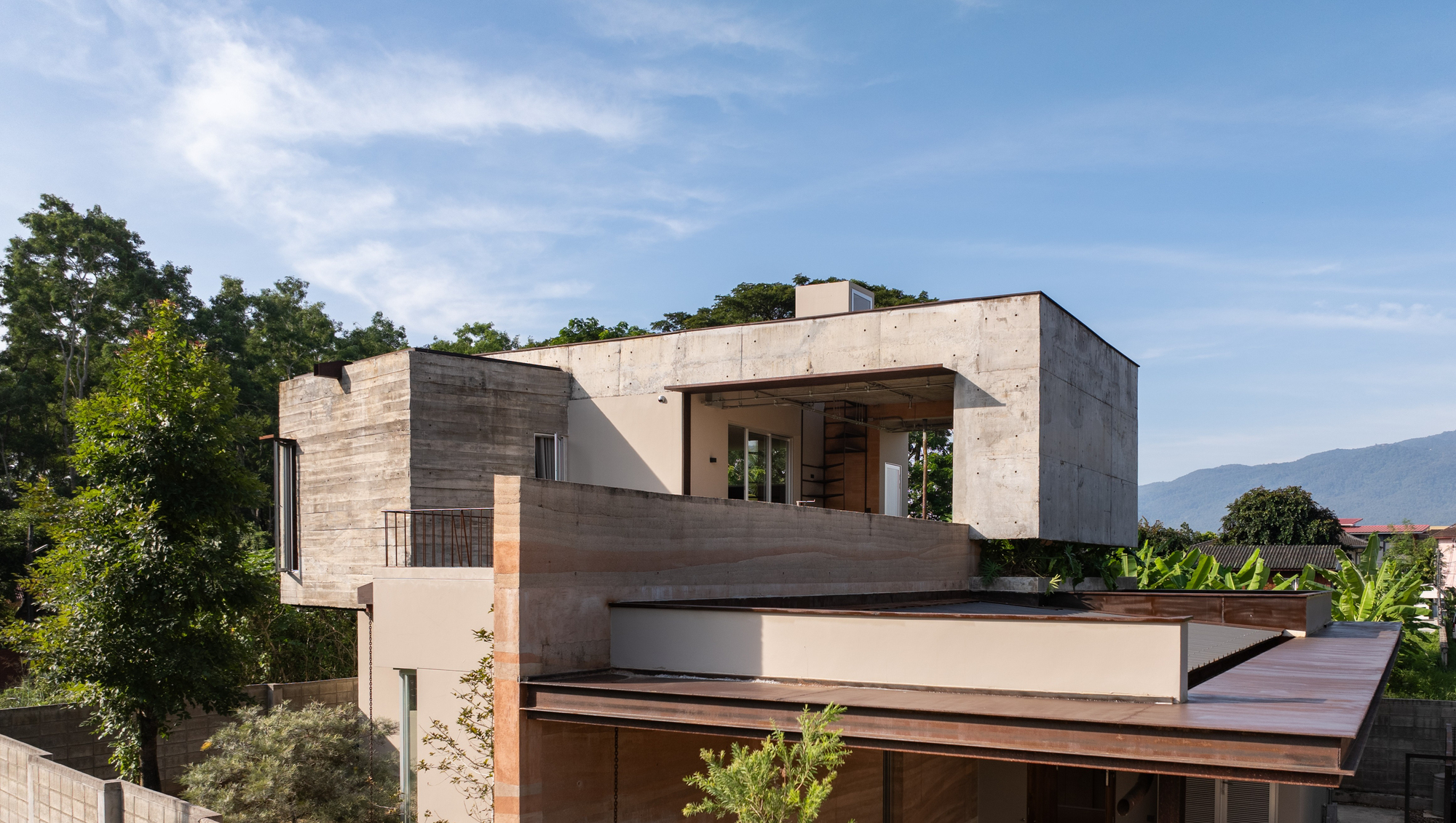 A Casa com Terraço / SOS Arquitetos