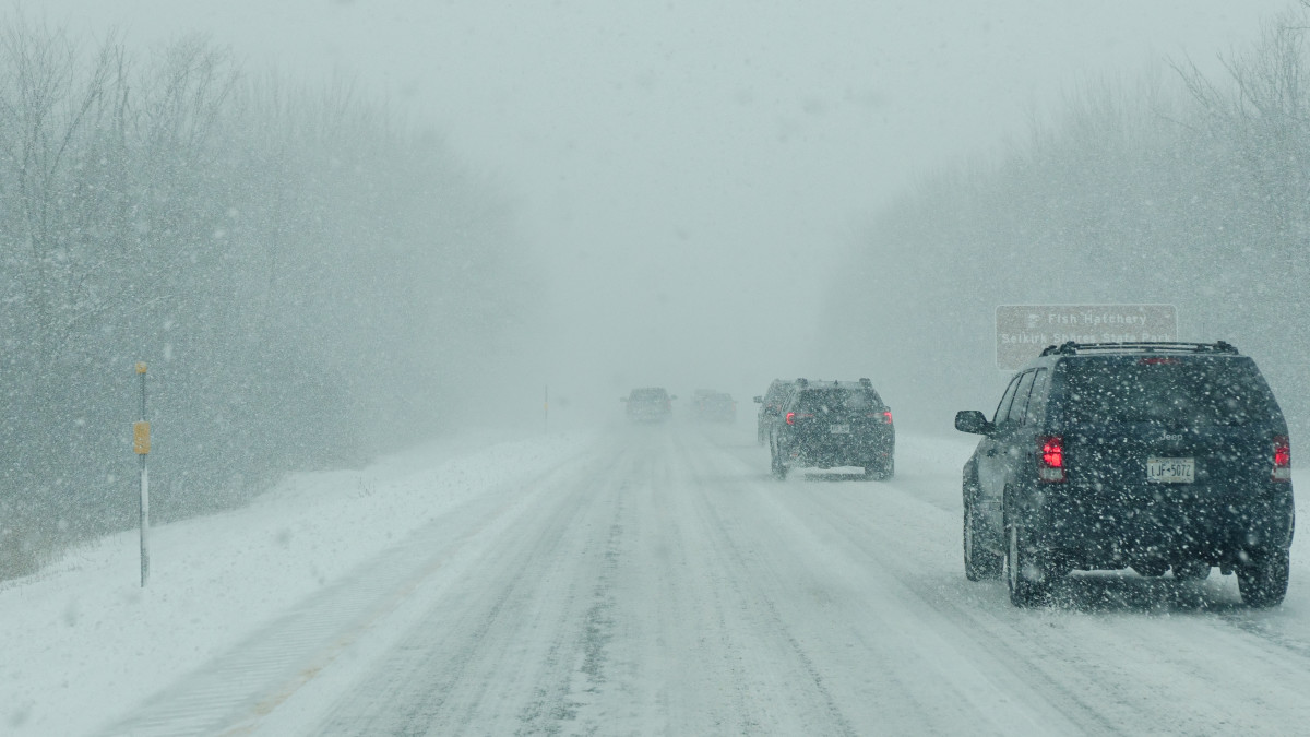 Observação de tempestade de inverno: 48 polegadas de neve e rajadas de 45 MPH ameaçam estradas na Califórnia e Nevada