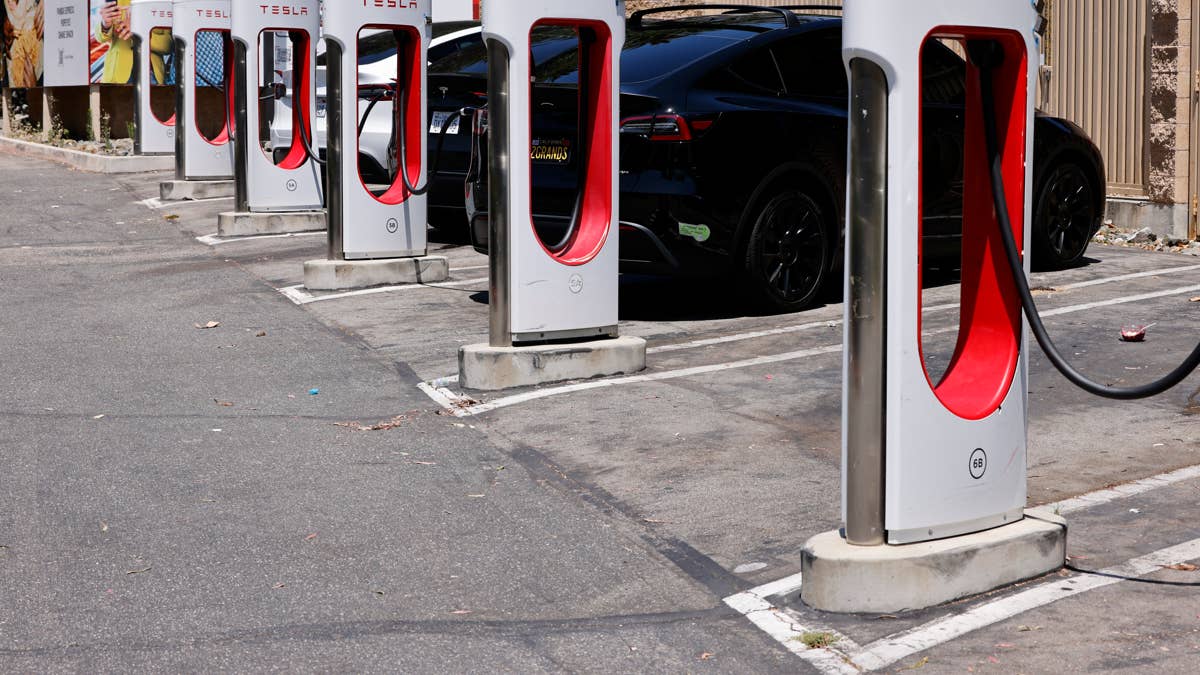 Tesla está finalmente consertando linhas de superalimentadores