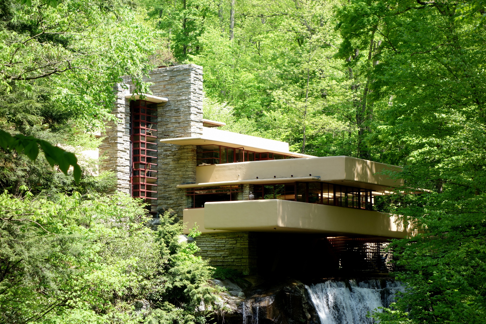 Fallingwater de Frank Lloyd Wright reabre após restauração, comemorando seu 90º aniversário