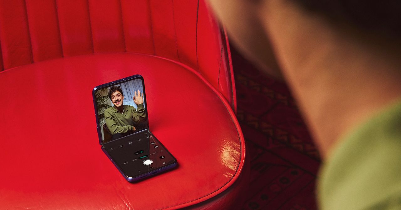 Os novos telefones dobráveis ​​Razr da Motorola alcançam um preço mais alto com poucas atualizações