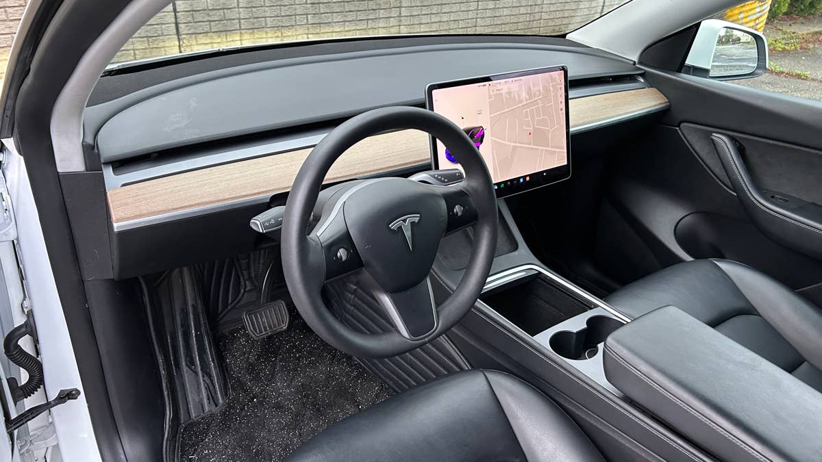 O volante do Tesla Model Y caiu enquanto dirigia – aqui está o que os investigadores encontraram